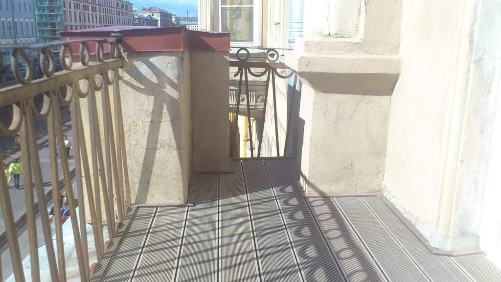 Ремонт балкона: доска